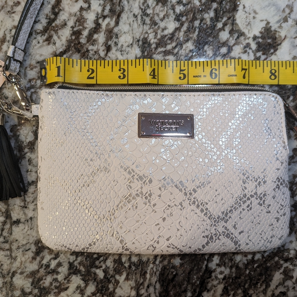 Victoria's Secret snake python print wristlet clutch NWT silver & white party 🎉 - Picture 7 of 8